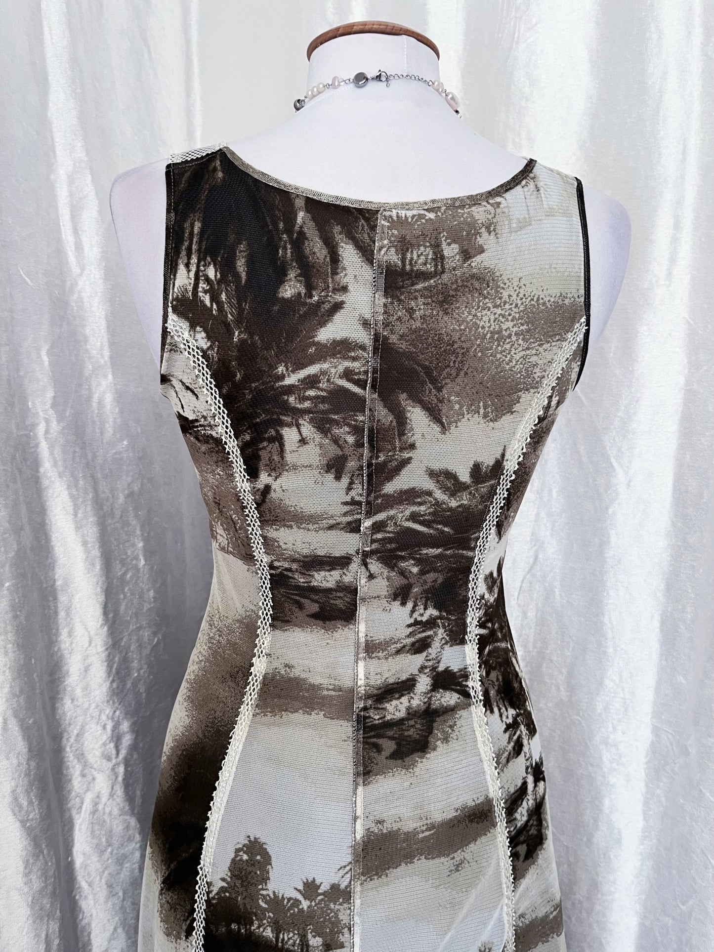 00's iconic mesh printed dress with little pockets on the sides ✨