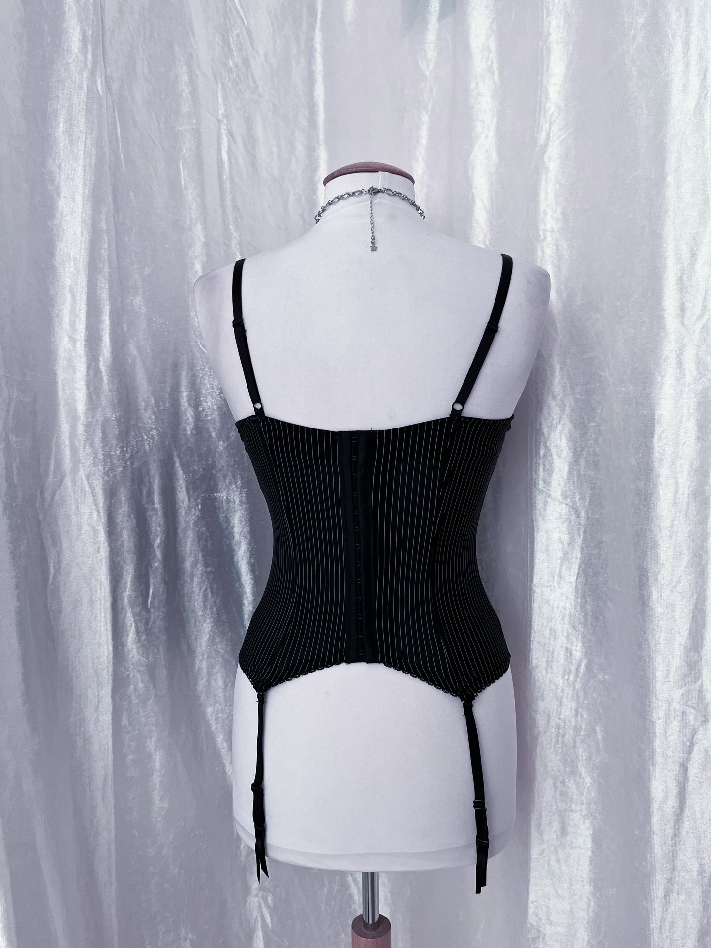 00’s Gothic striped corset with garters 🕸️