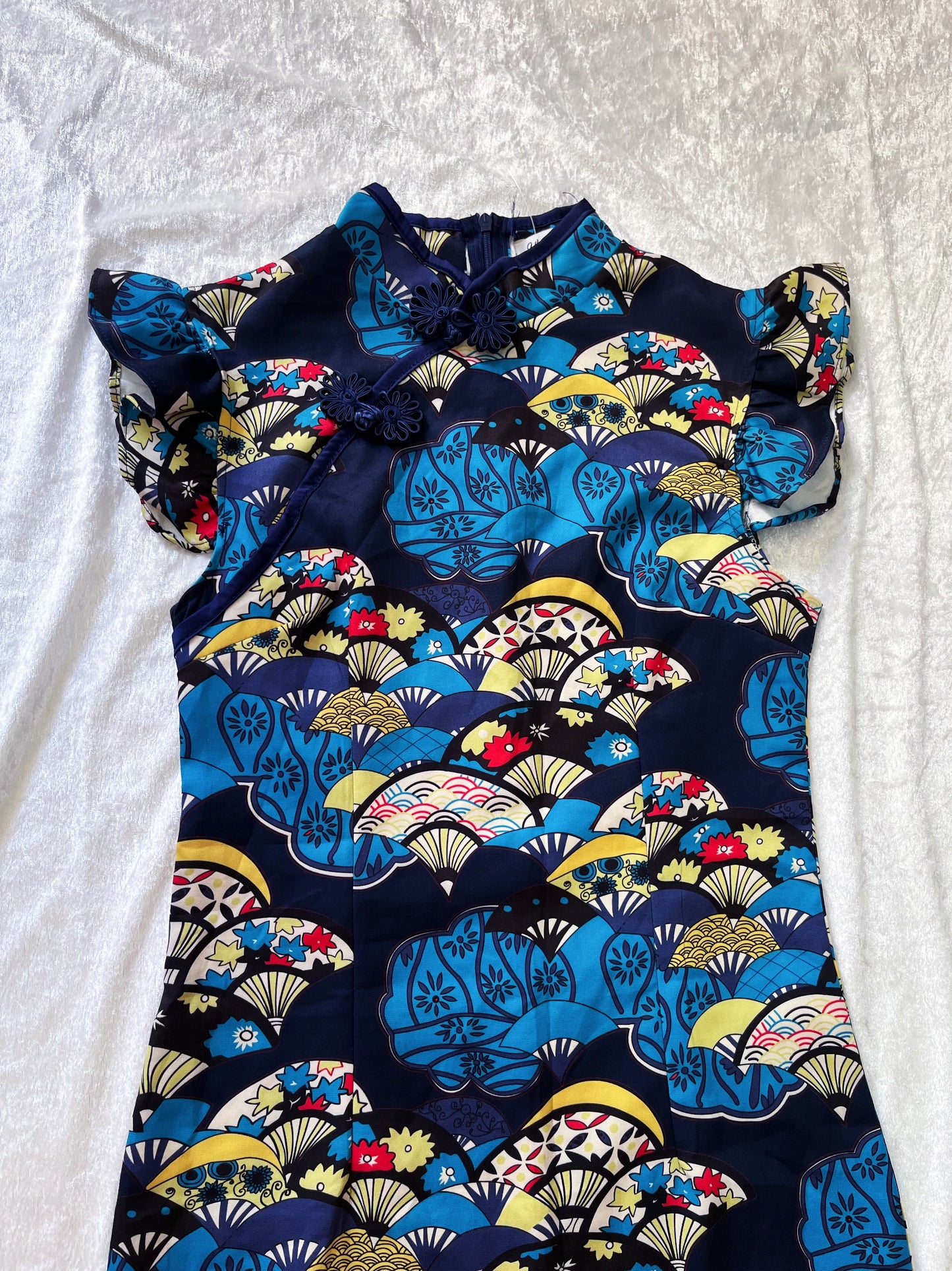 Cheongsam Qipao dress with ruffle details on the sleeves & bottom 🎏
