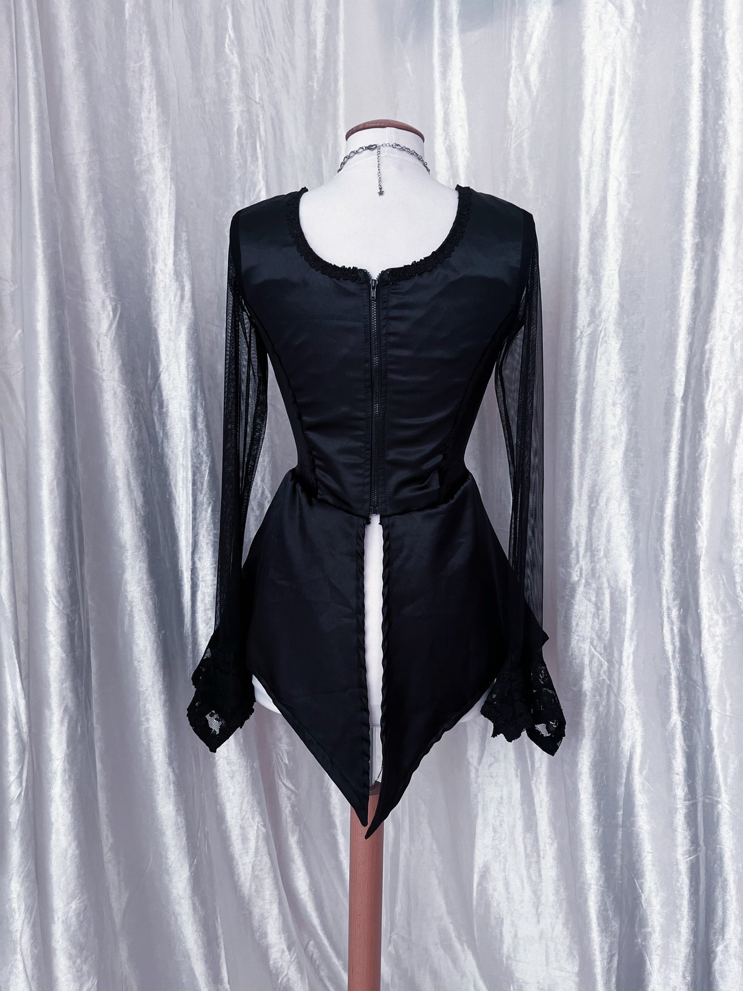 ♱Gothic vampire corset style top♱