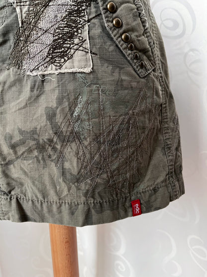 00’s/Y2K khaki camo mini skirt with patchworks 🔫