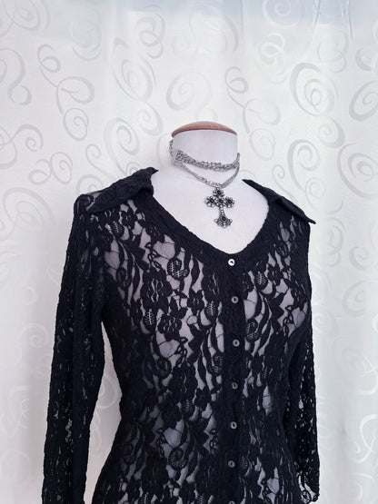 00’s Witchy lacey shirt with pointy details 🕷️🦇