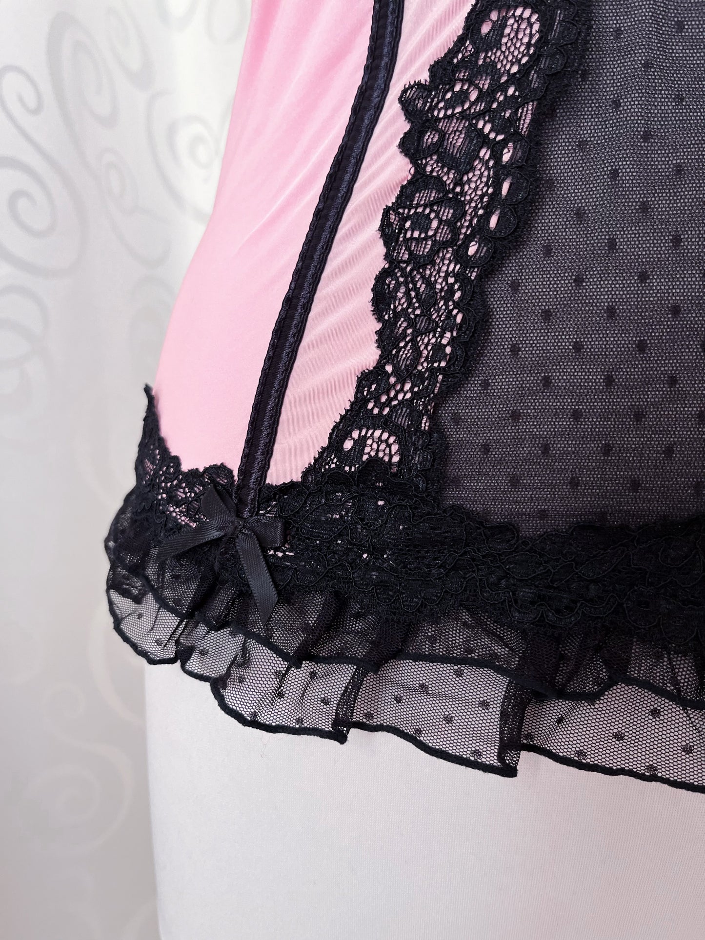 Dark coquette pink corset top with lace details 🎀🕷️