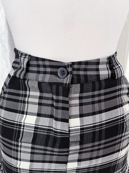 Hot emo plaid skirt 🖤🤍