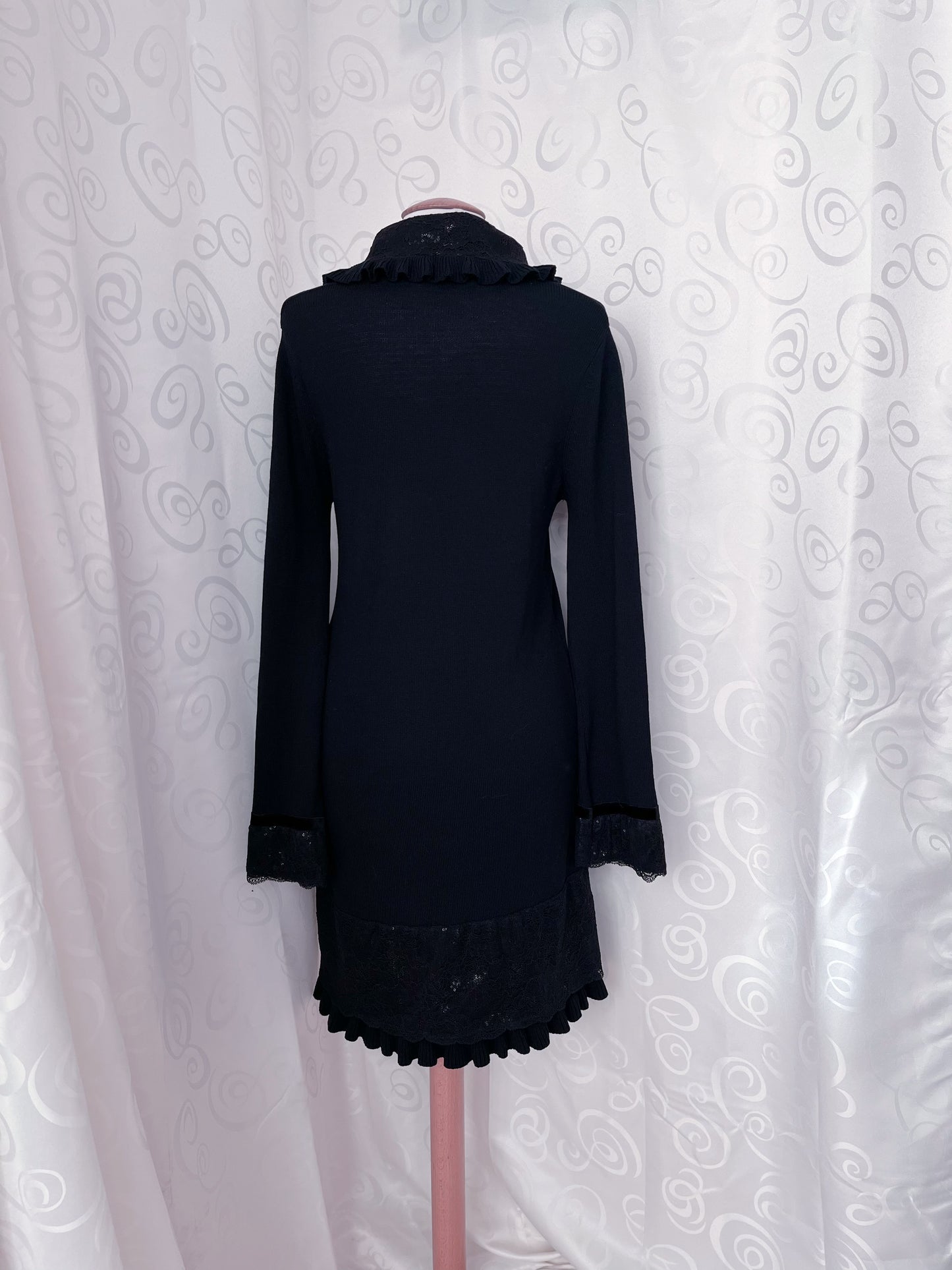 00’s Gothic heavy cardigan with lacey & velvet details 🦇🌀