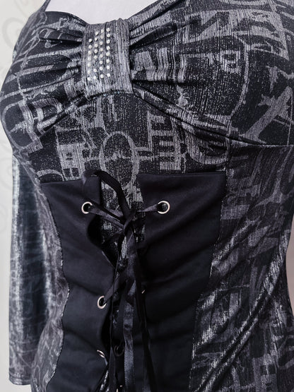 00’s silver lace-up top 🩶🕷️
