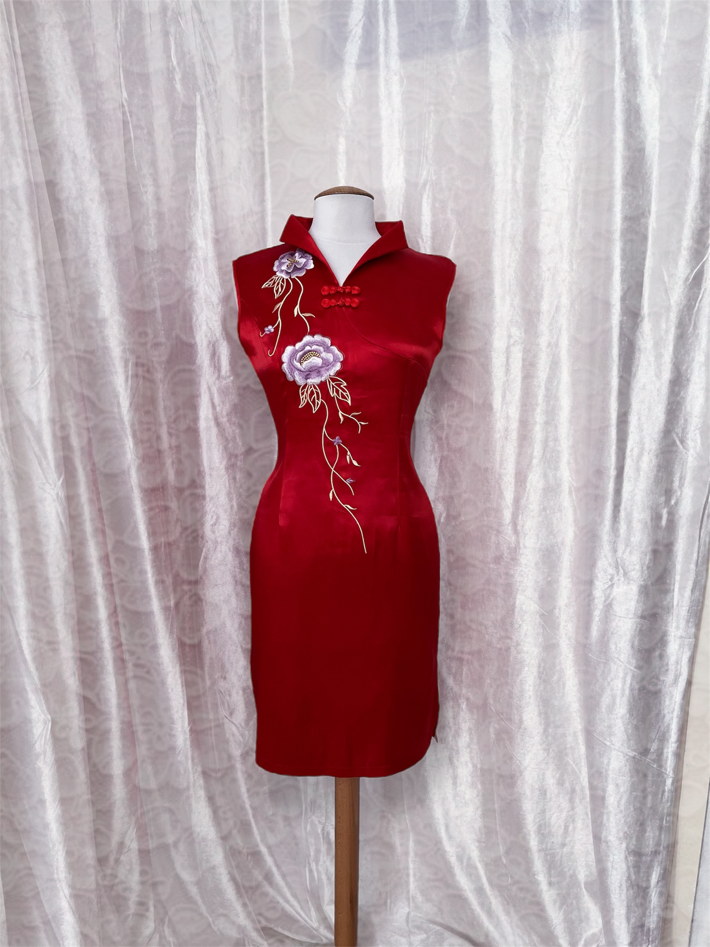 Stunning red Qipao/Cheongsam red dress with embroidery details 🍡👹