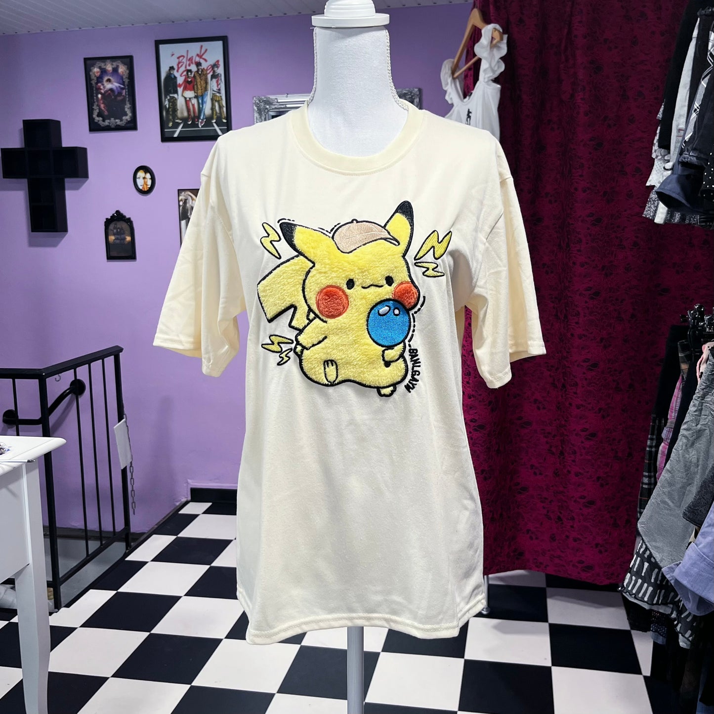 Detective pikachu fuzzy T-shirt 🕵️⚡️