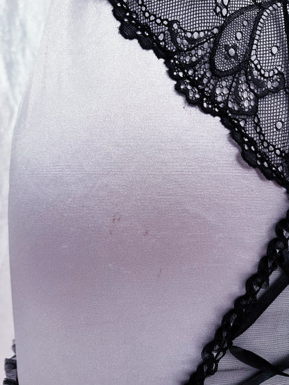 Stunning silver & lace nightgown 🩶🖇️