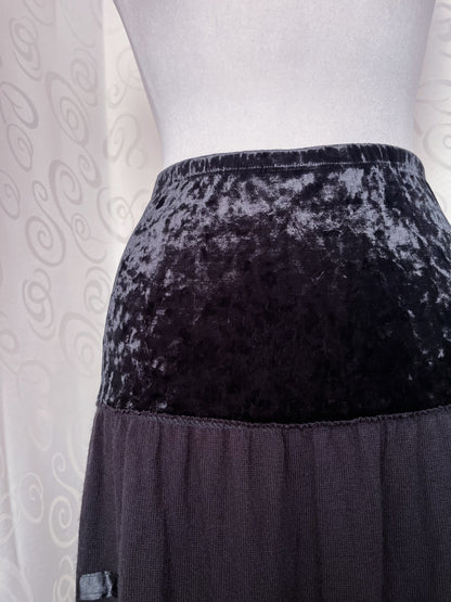 00’s whimsygoth velvet black layered skirt 🕷️