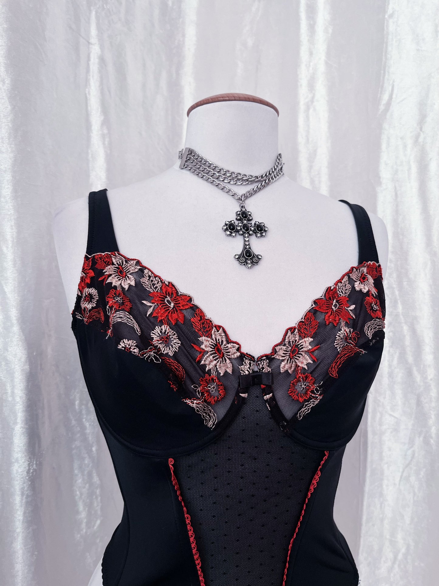 Fairy corset top with embroidered floral detail 💐