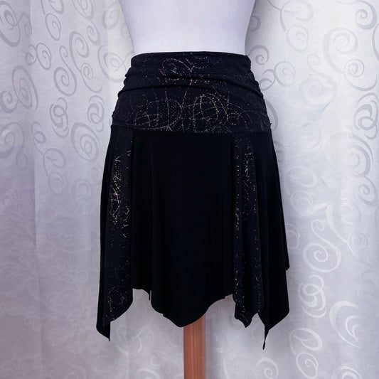 00’s Witchy pointy skirt with pink spiral strass detail 💞🌀