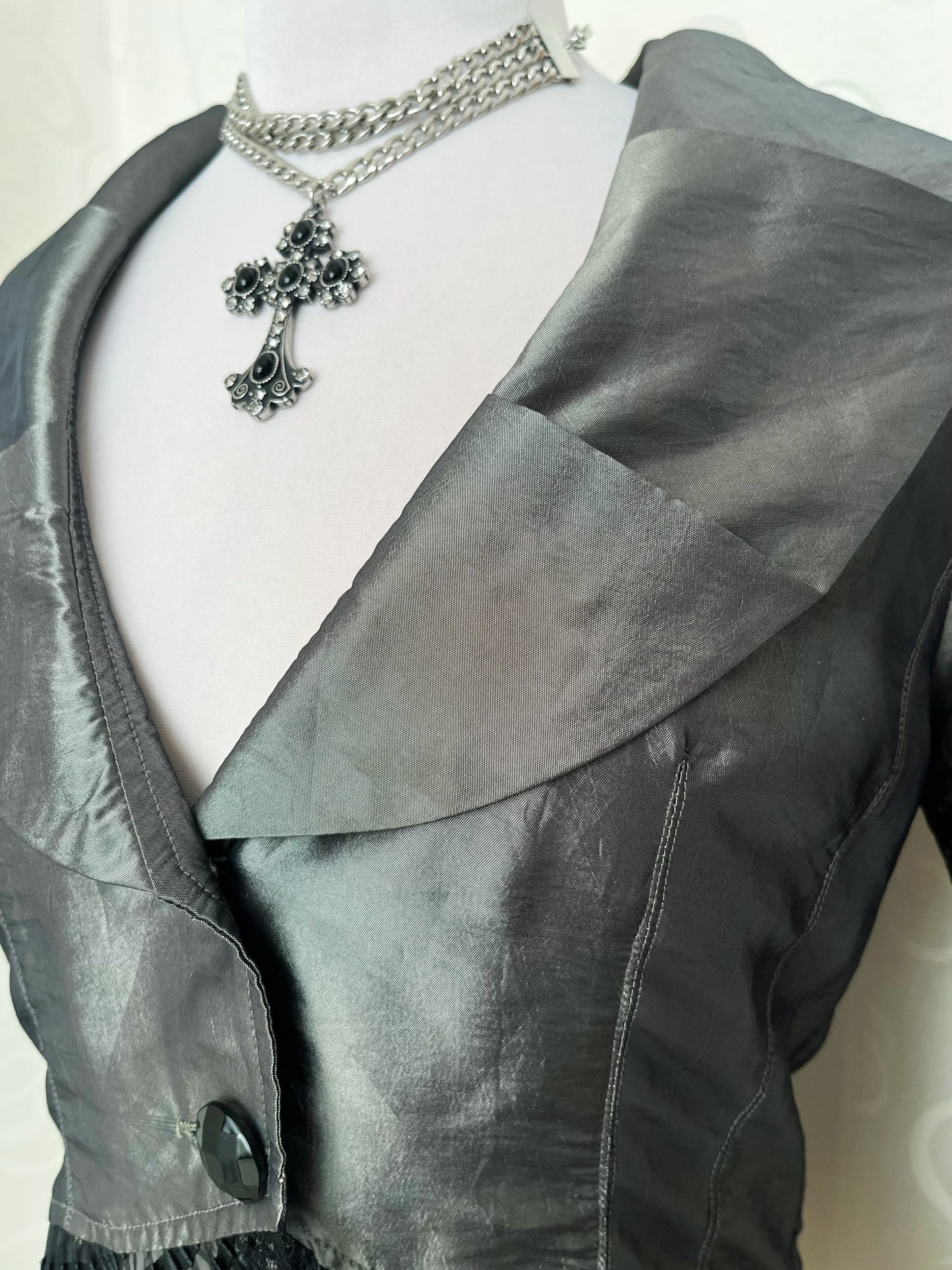 Whimsygoth satin silver bolero 🩶🌀