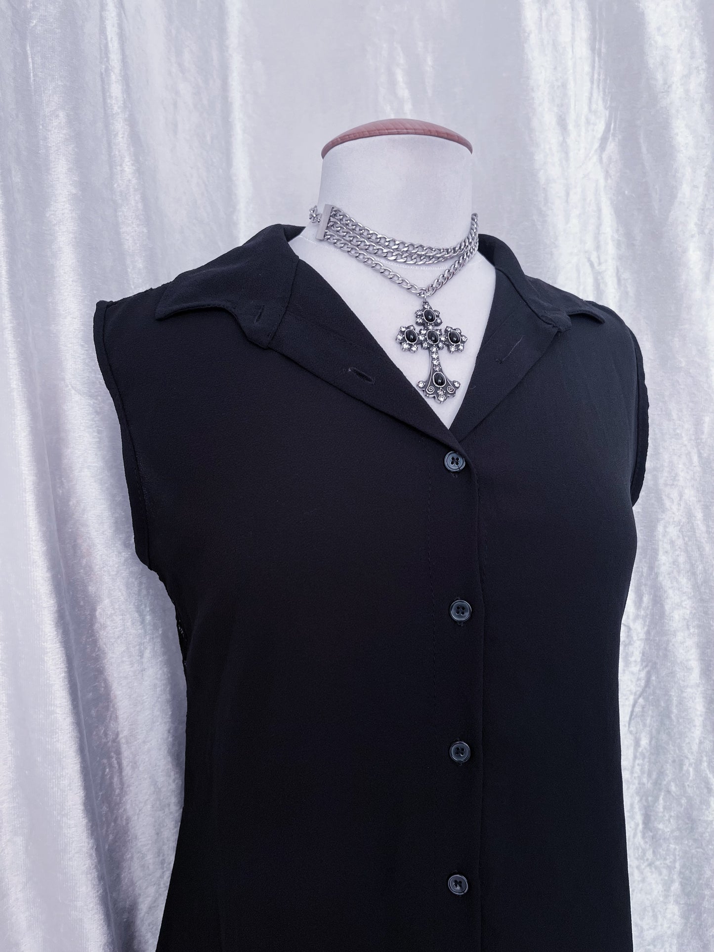 Gothic black shirt with lace and long tail on the back 🕸️🕷️