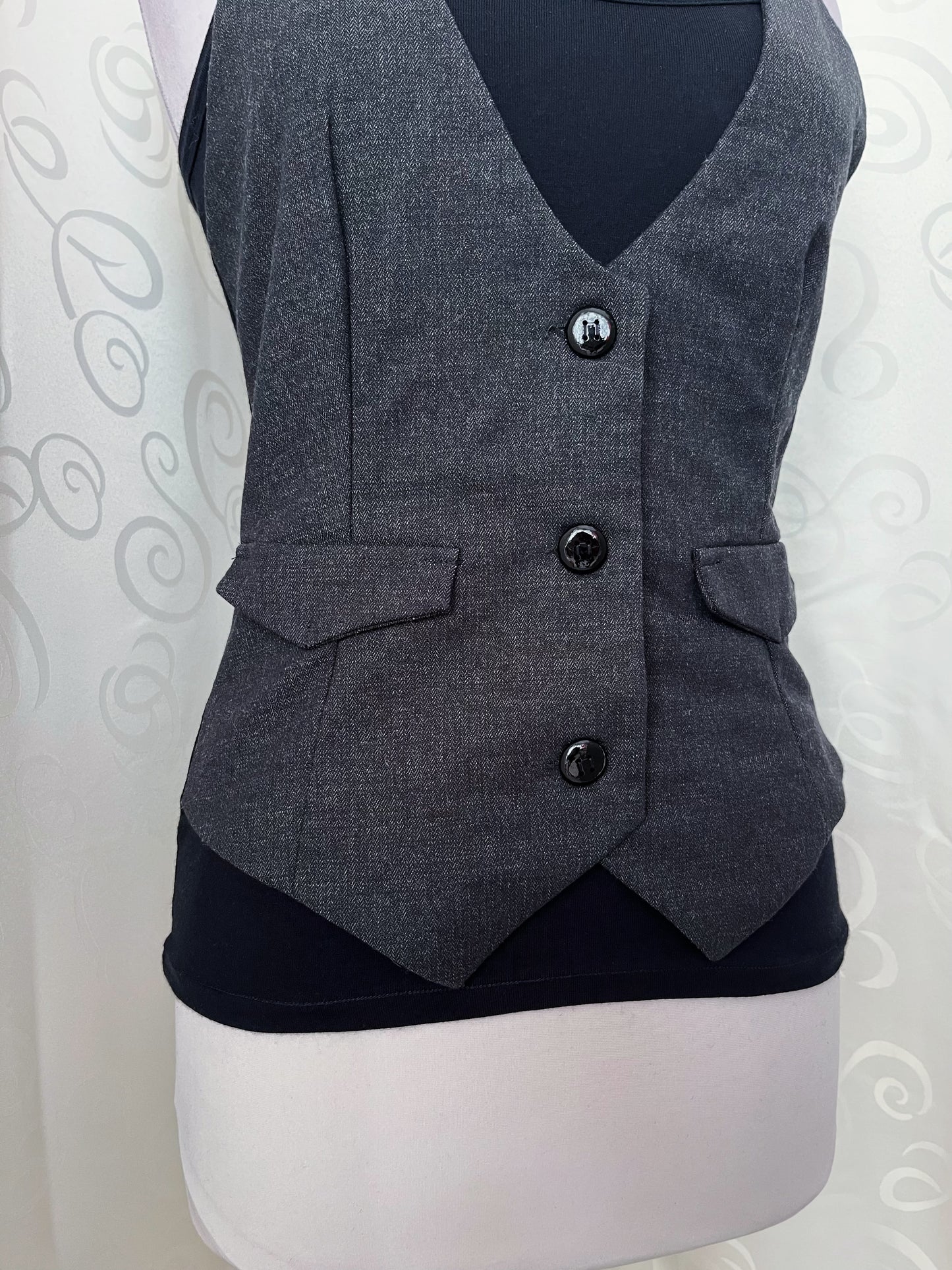 00's Dark coquette tank top with sewn vest effect 🦷