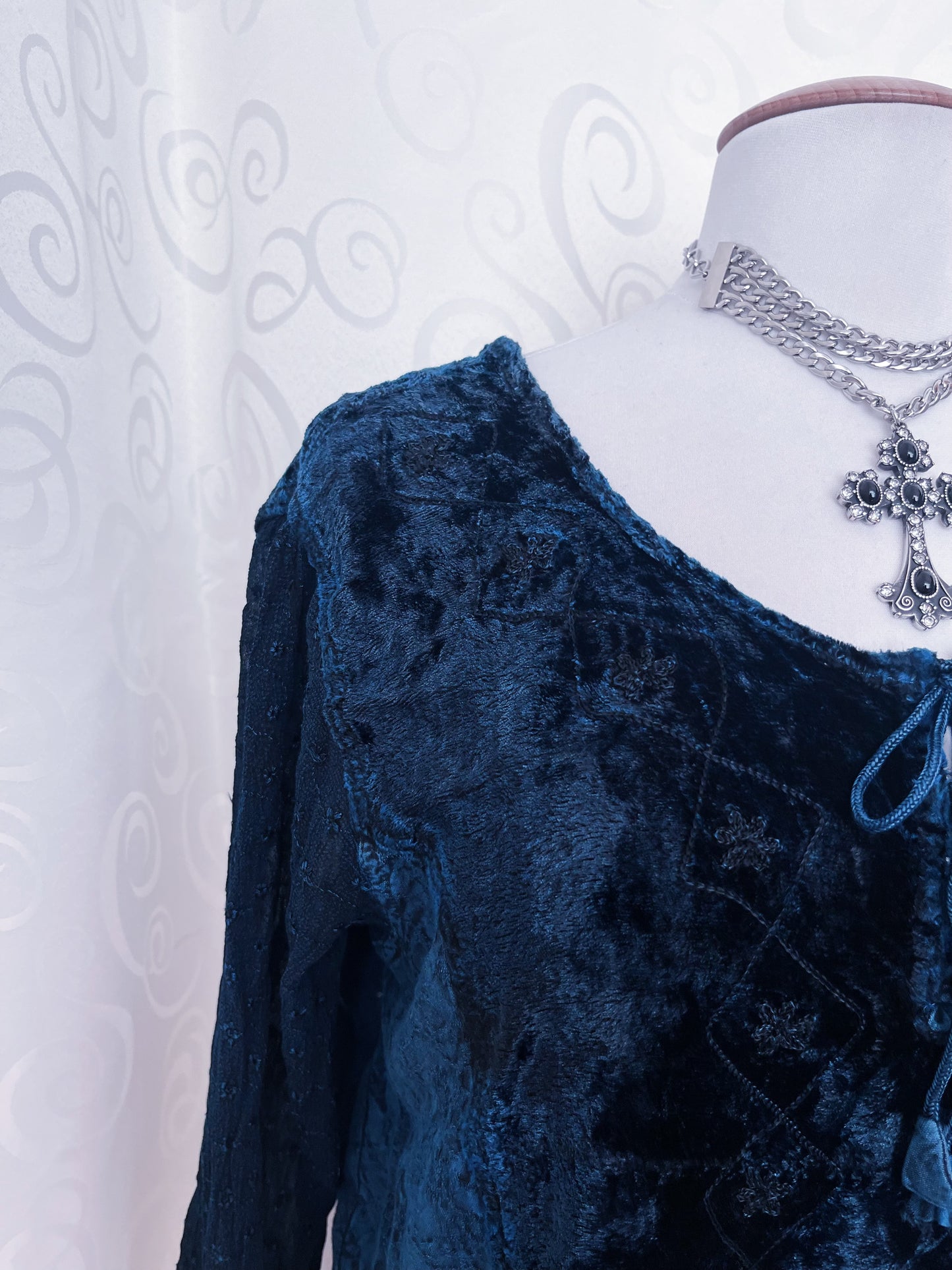 00’s whimsygoth fairy velvet & lacey top 🌀🦋