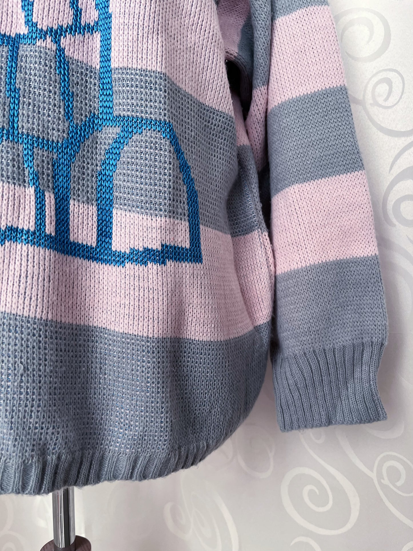 00’s cutecore striped wool sweater with embroidered Igloo detail 🐧❄️