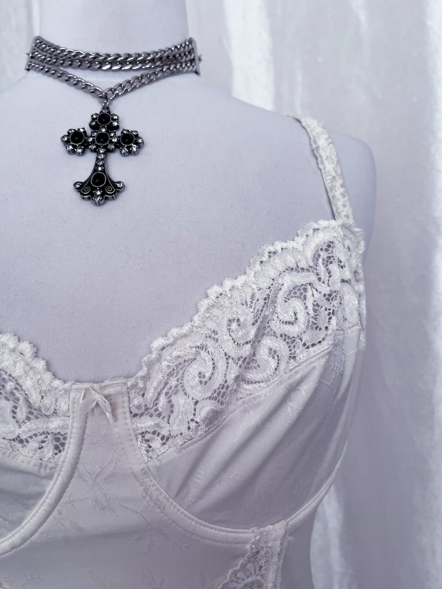 00’s angelic white lingerie corset with embossed & lace details 🪽