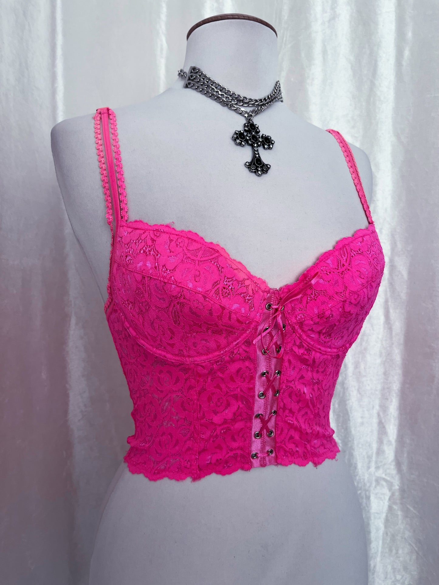 Pretty pink lace crop corset 💕