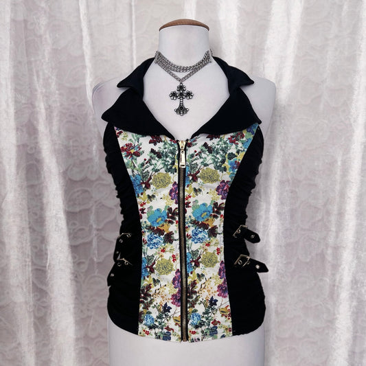 00’s alternative floral zip-up bustier top with belt buckle details ✨🖤
