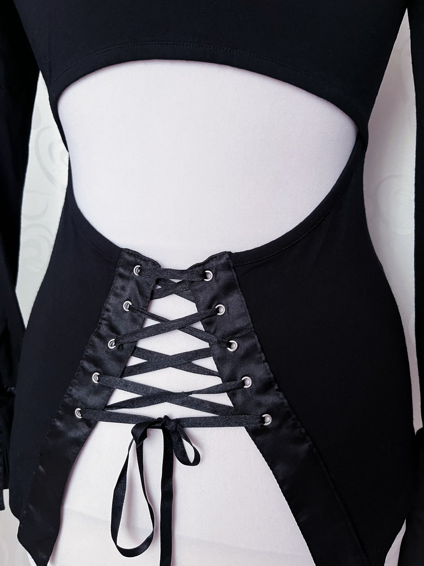 00’s iconic Gothic black shirt with lace-up and cutout back detail 🦇