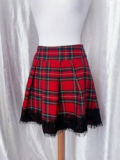 Lipsy plaid Alt skirt with lace trim detail ❣️