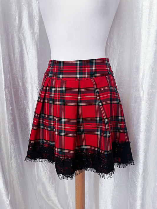 Lipsy plaid Alt skirt with lace trim detail ❣️