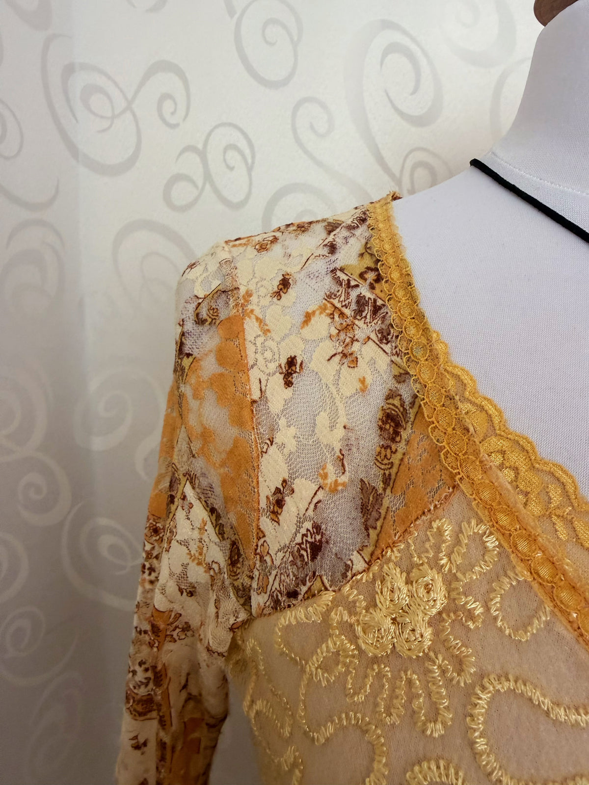 00’s Whimsy fairy pointy lacey top ⭐️☀️