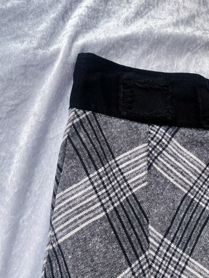 00’s witchy/mermaid tartan grey cotton skirt with tulle details 🖤