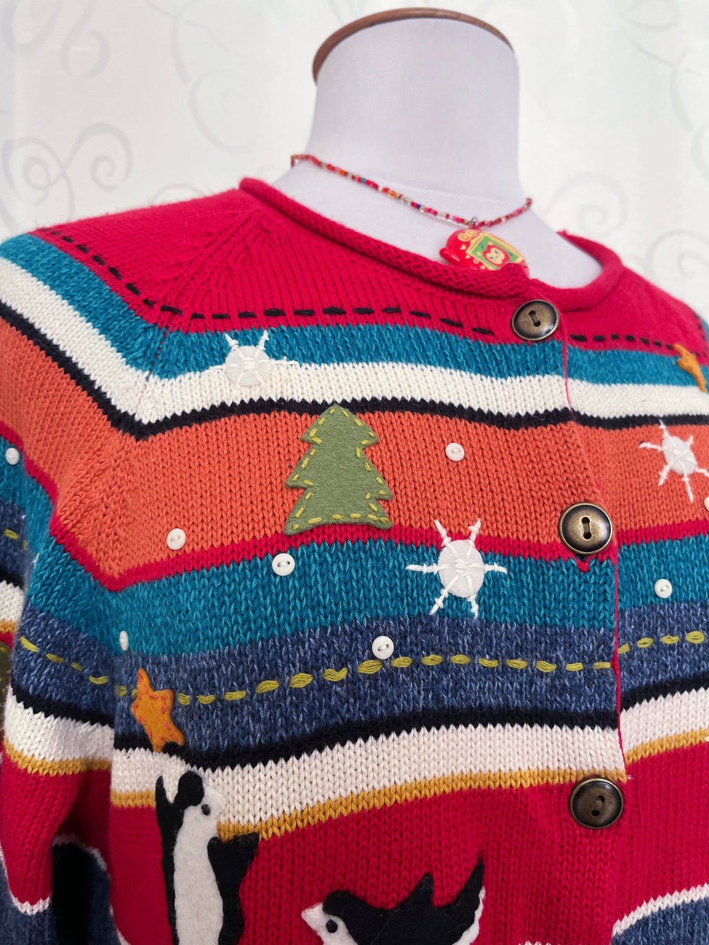 Vintage Susan Bristol knit cardigan with embroidered details & penguin patchwork 🐧❄️