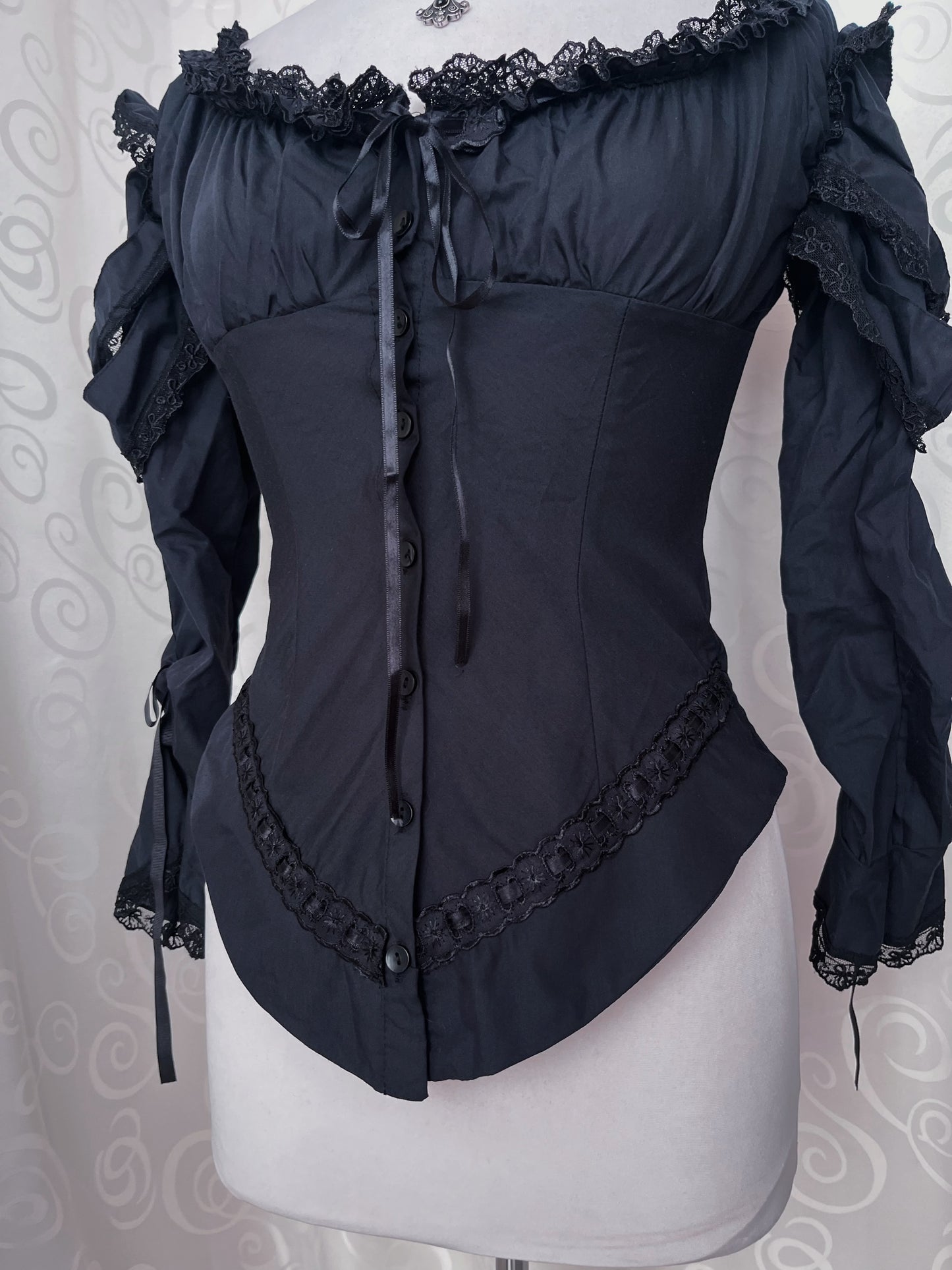 00’s Witchy/Gothic iconic cotton black shirt with lace & embroidered details 🦇