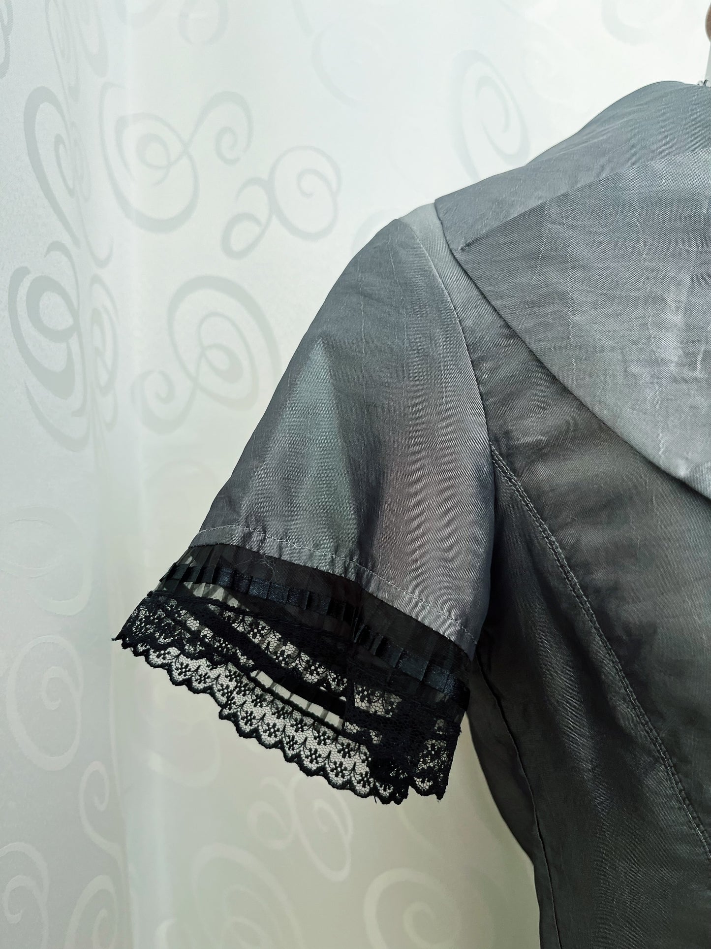 Whimsygoth satin silver bolero 🩶🌀