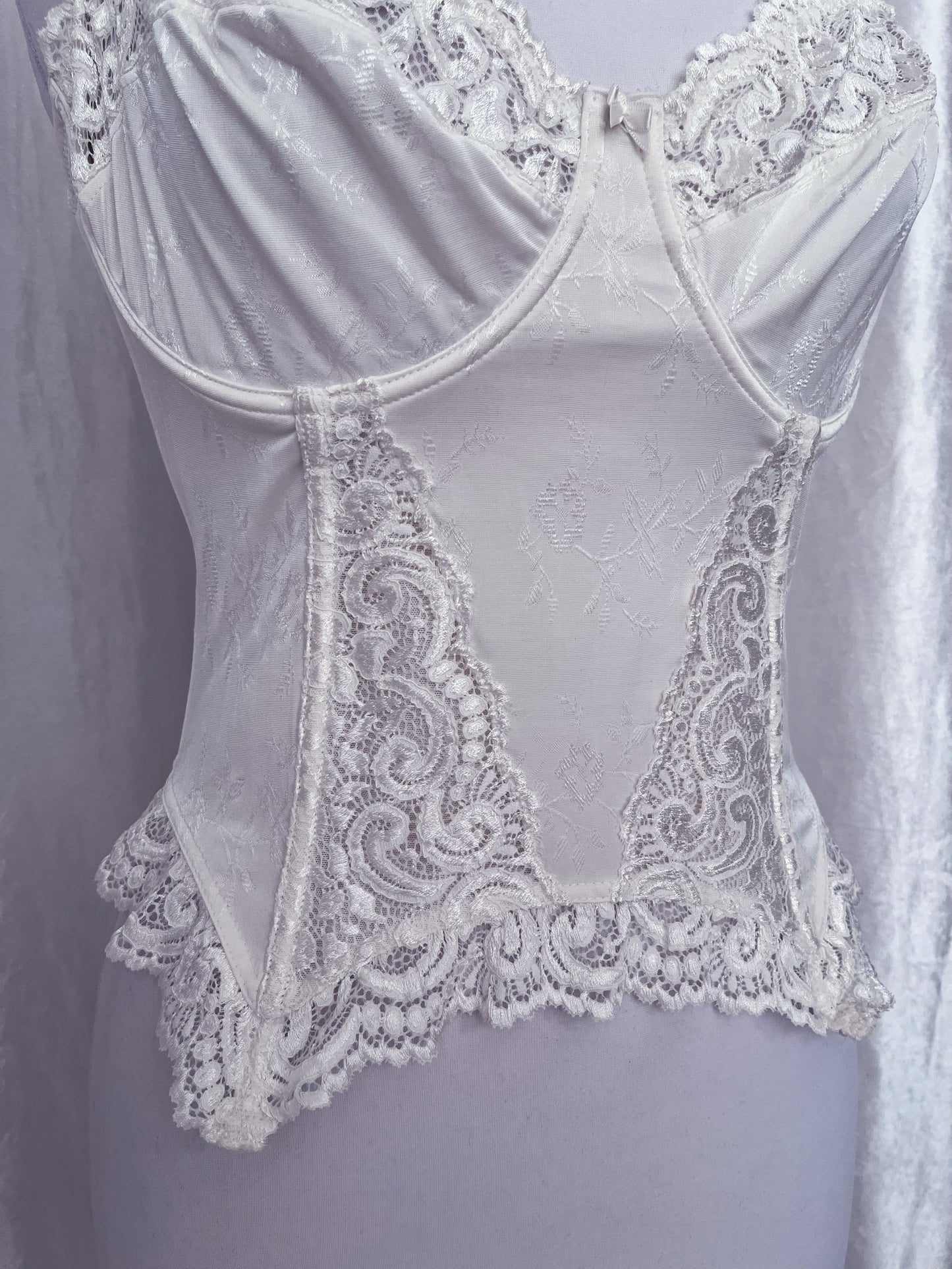 00’s angelic white lingerie corset with embossed & lace details 🪽