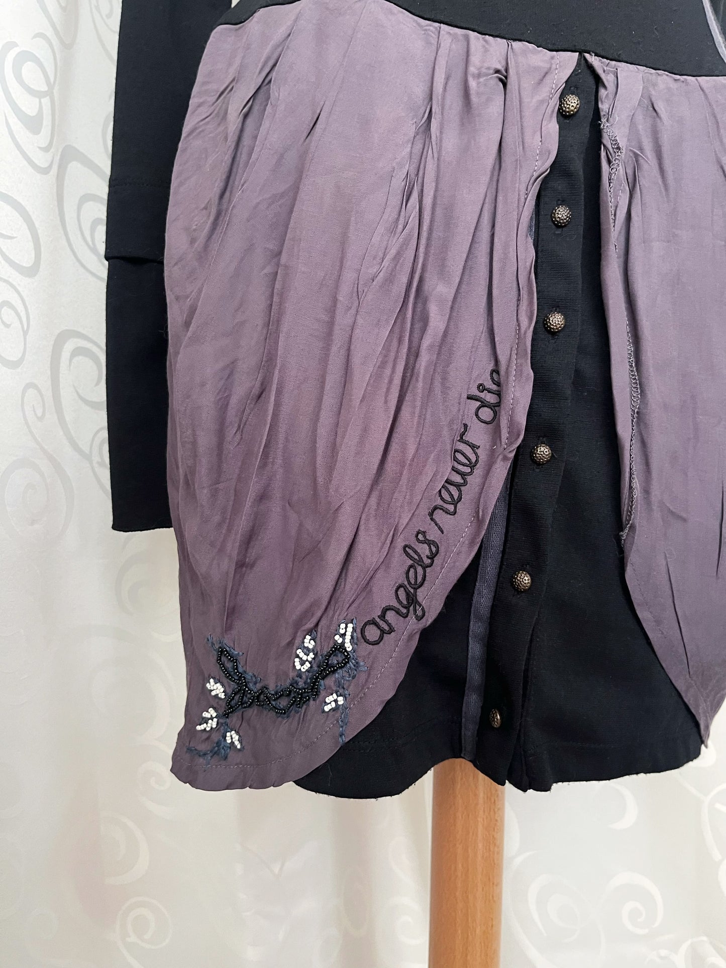 00’s Angels Never Die medieval style dress 🦇