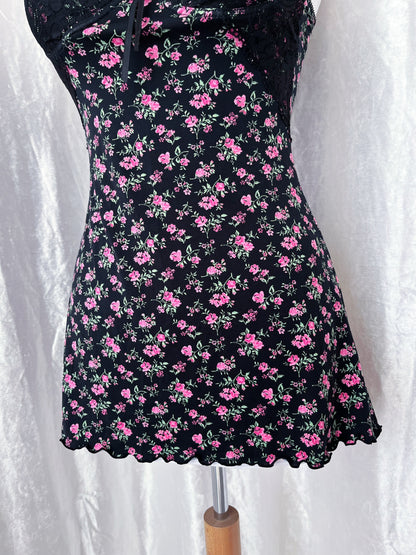 Beautiful floral babydoll with lace detail 🌸