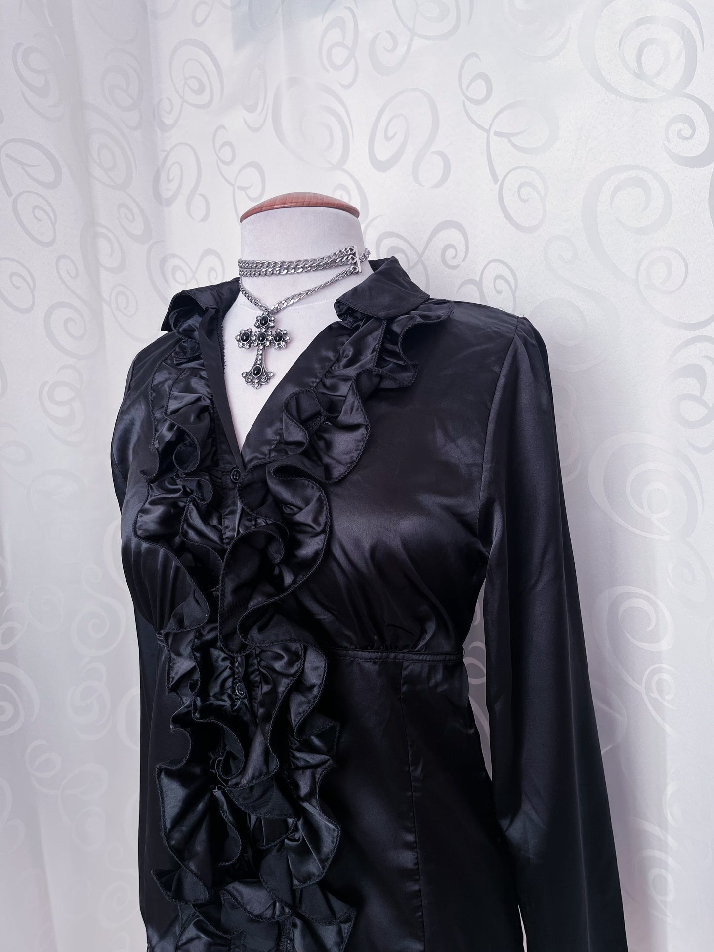00’s deadstock Gothic/Jirai Kei black satin ruffle shirt 🕷️