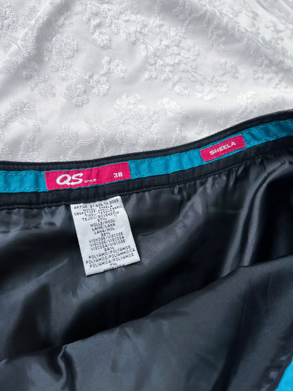 Cute 00’s wool asymmetrical skirt