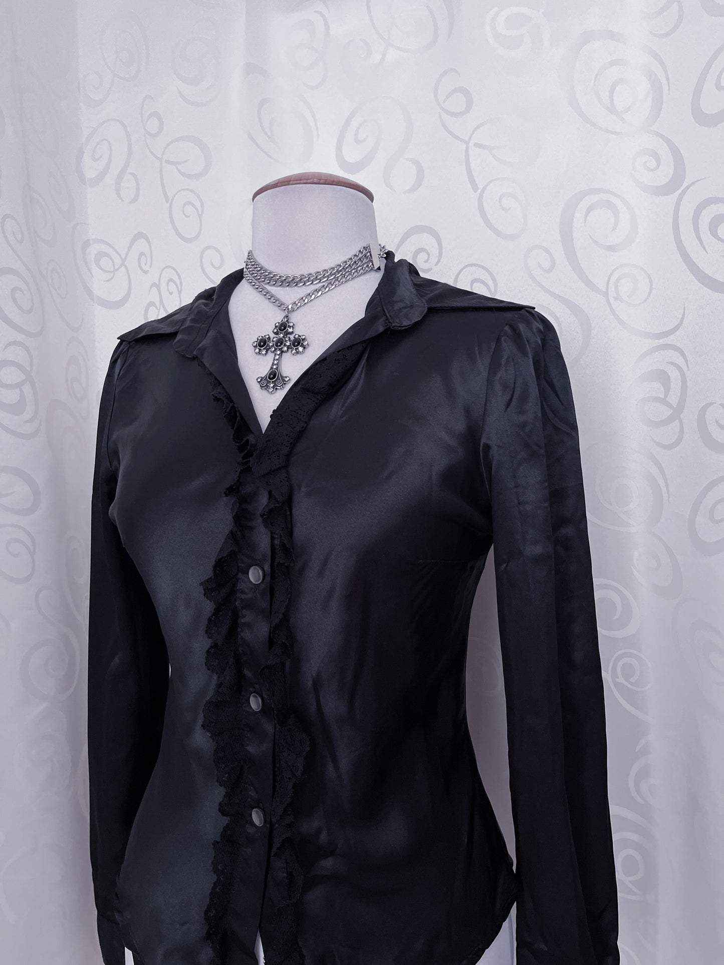00’s Gothic satin shirt with lacey ruffle detail 🕷️