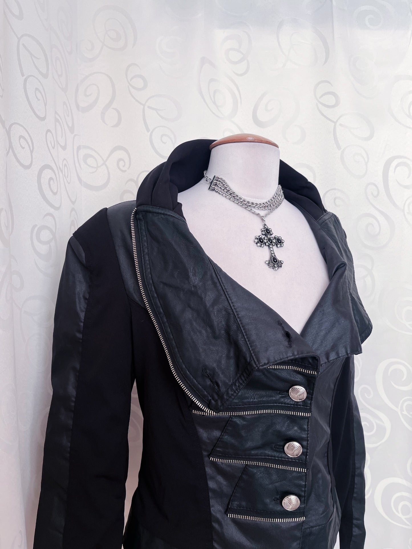00’s gothic faux leather light jacket 🦇