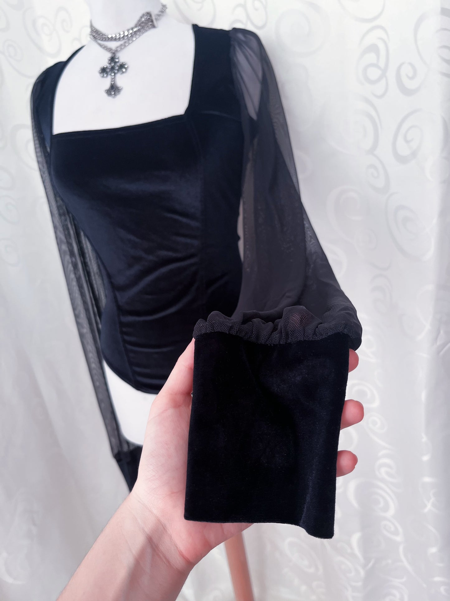 Gothic velvet top with long mesh sleeves 🦇🌑