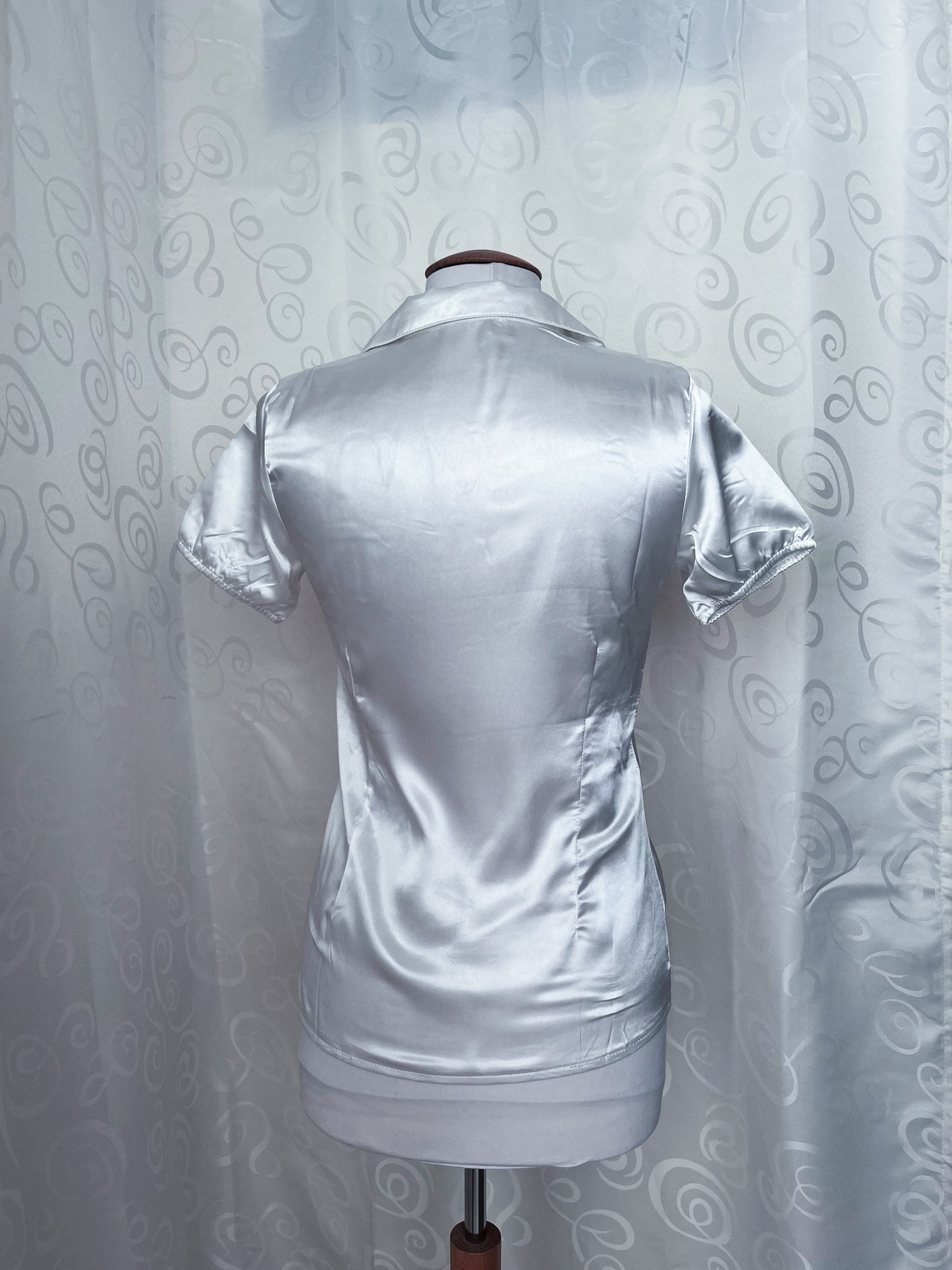 Jester Reworked 00’s white saten shirt 🃏🎪