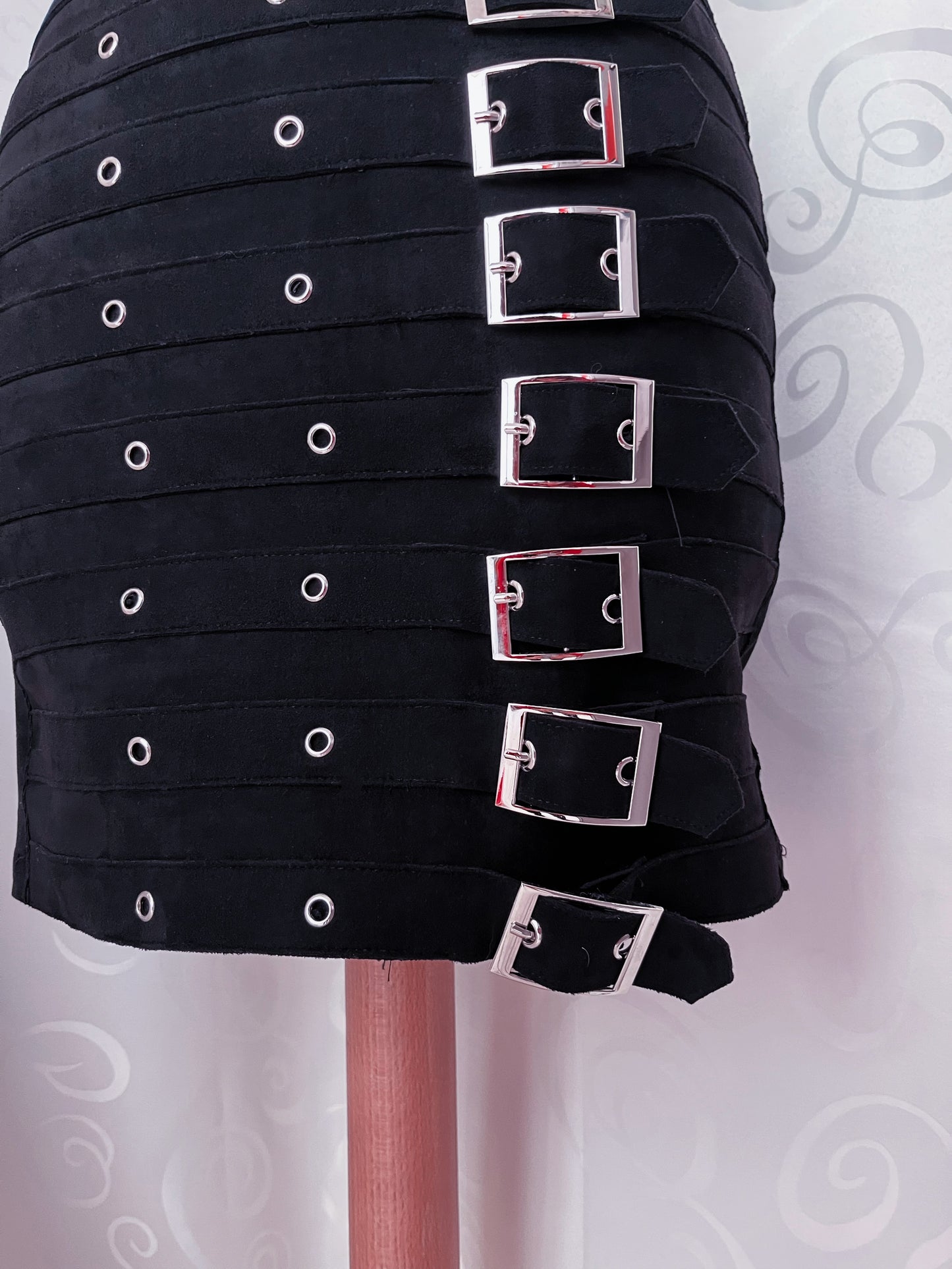 Essential mini Alt black skirt with buckles 🦇