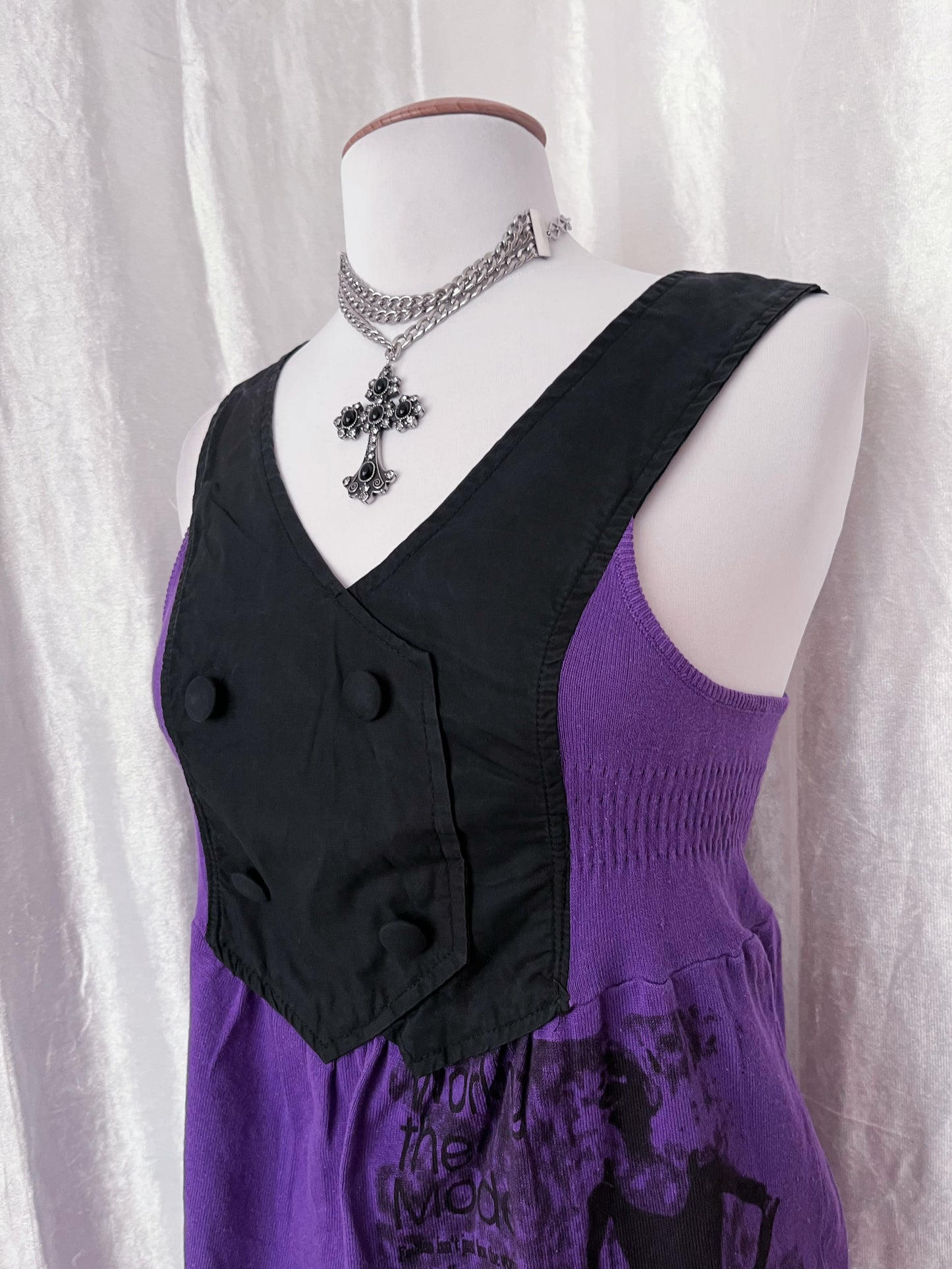 Iconic emo purple vest dress with print detail on the side 🦇💜