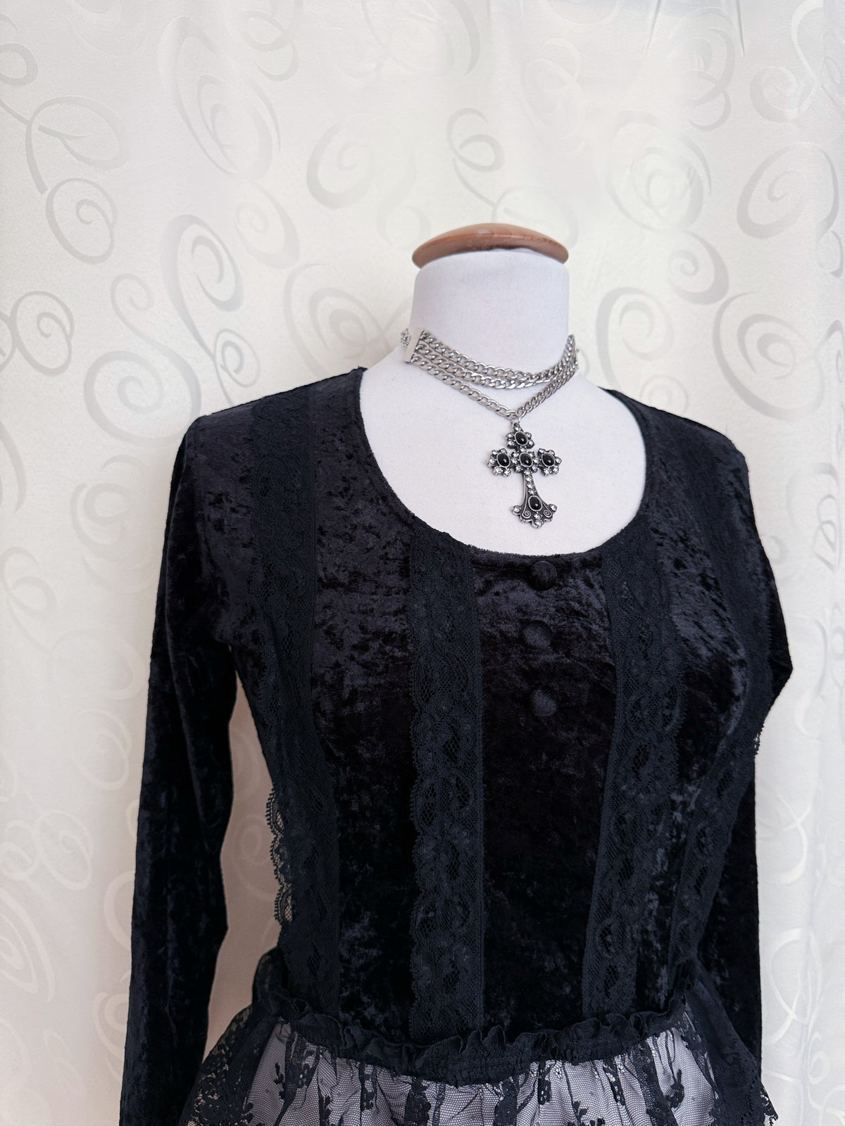 Gothic/Whimsygoth black velvet top with lace details 🦇