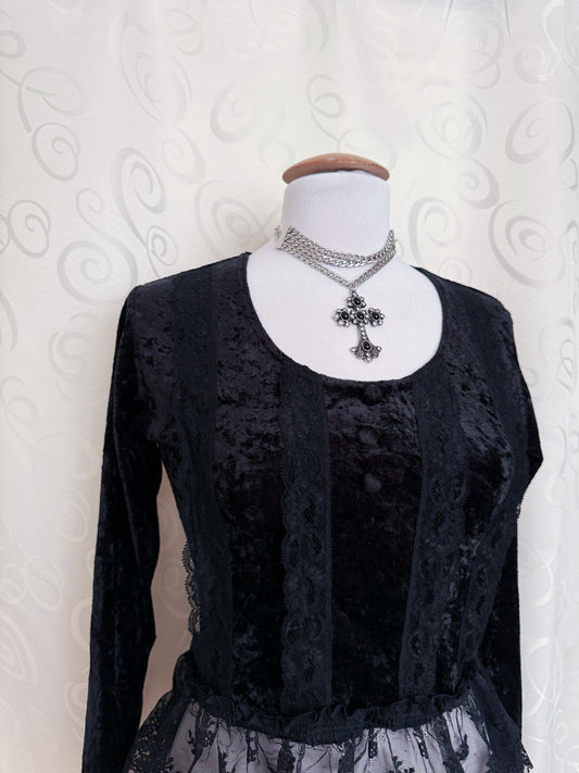 Gothic/Whimsygoth black velvet top with lace details 🦇
