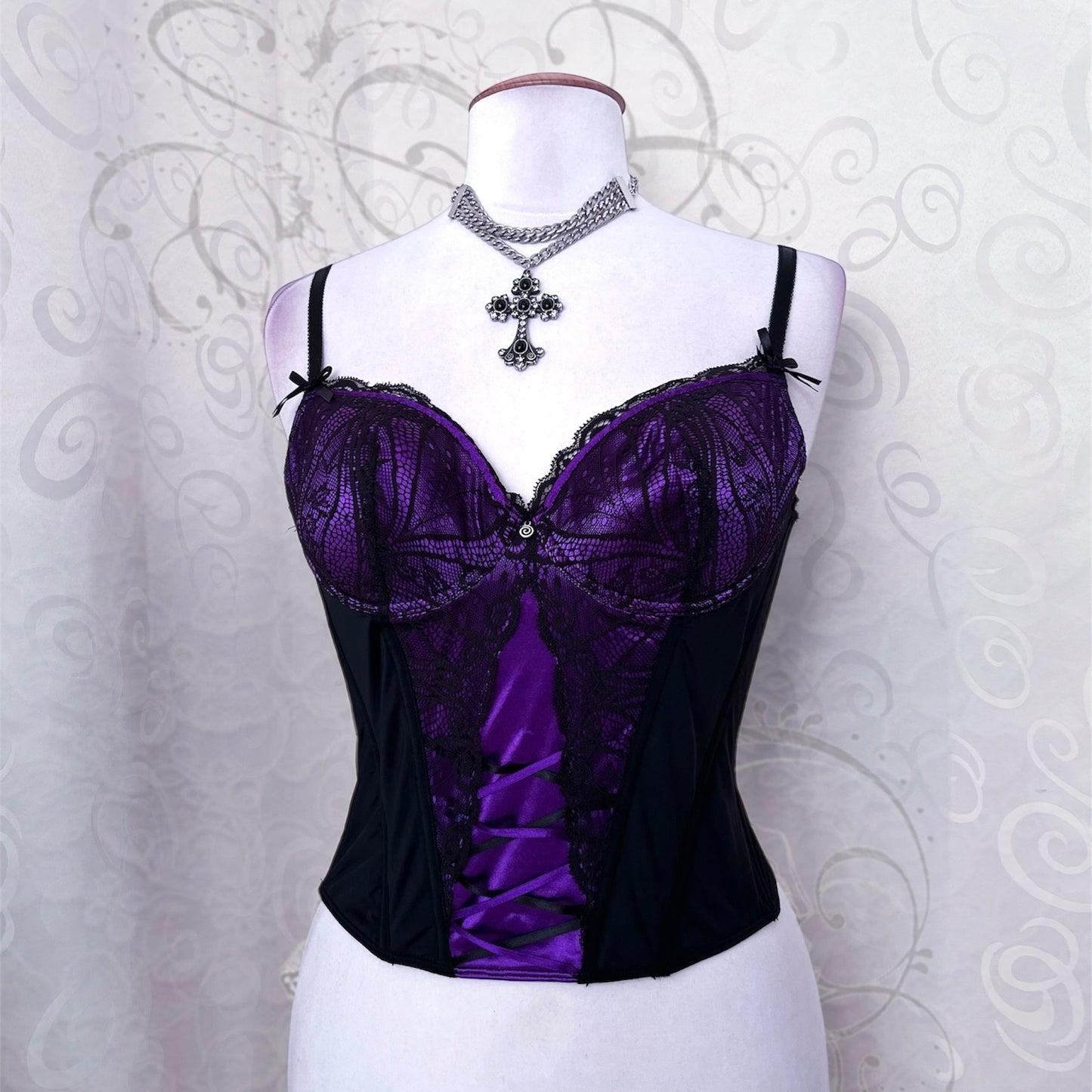 Gothic purple lacey corset with little spiral details 🌀💜