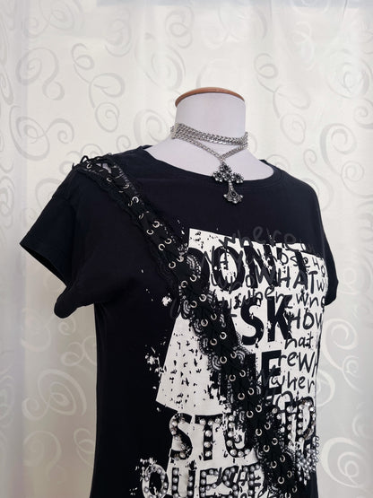 00’s iconic alternative tee with graphic print & lace-up details 🕷️🌀