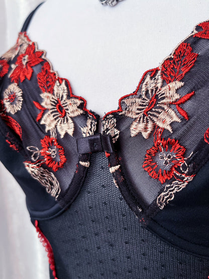 Fairy corset top with embroidered floral detail 💐