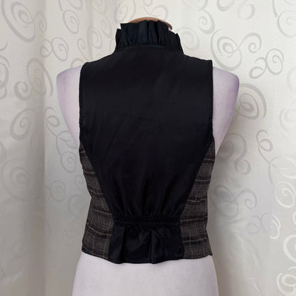 00’s Dark Academia vest with ruffle detail🖤🦇