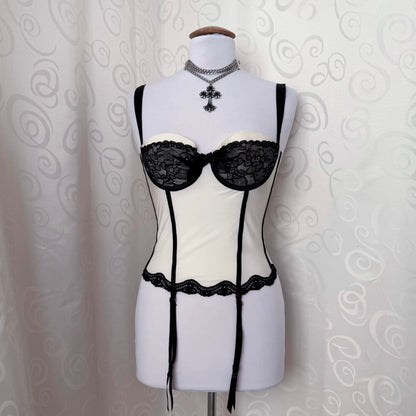 Dark coquette white corset top with black lace details 🗝️🦇